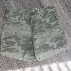 Universal Thread Olive Camouflage Cargo Shorts
